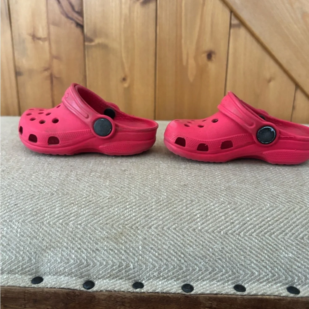 Unisex Baby Crocs in Varsity Red | Size 4 / 5